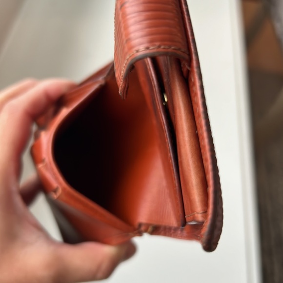 louis Vuitton Epi Snap fold wallet - Picture 7 of 9